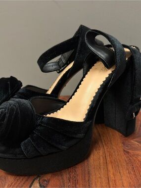 Nicola Bathie x Anton Heunis‎ Black Velvet Rosette Platform Heels Sz 9